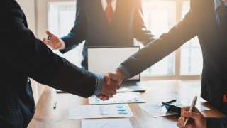 Simultaneous Utilization of  Both Commitment and Settlement Mechanisms